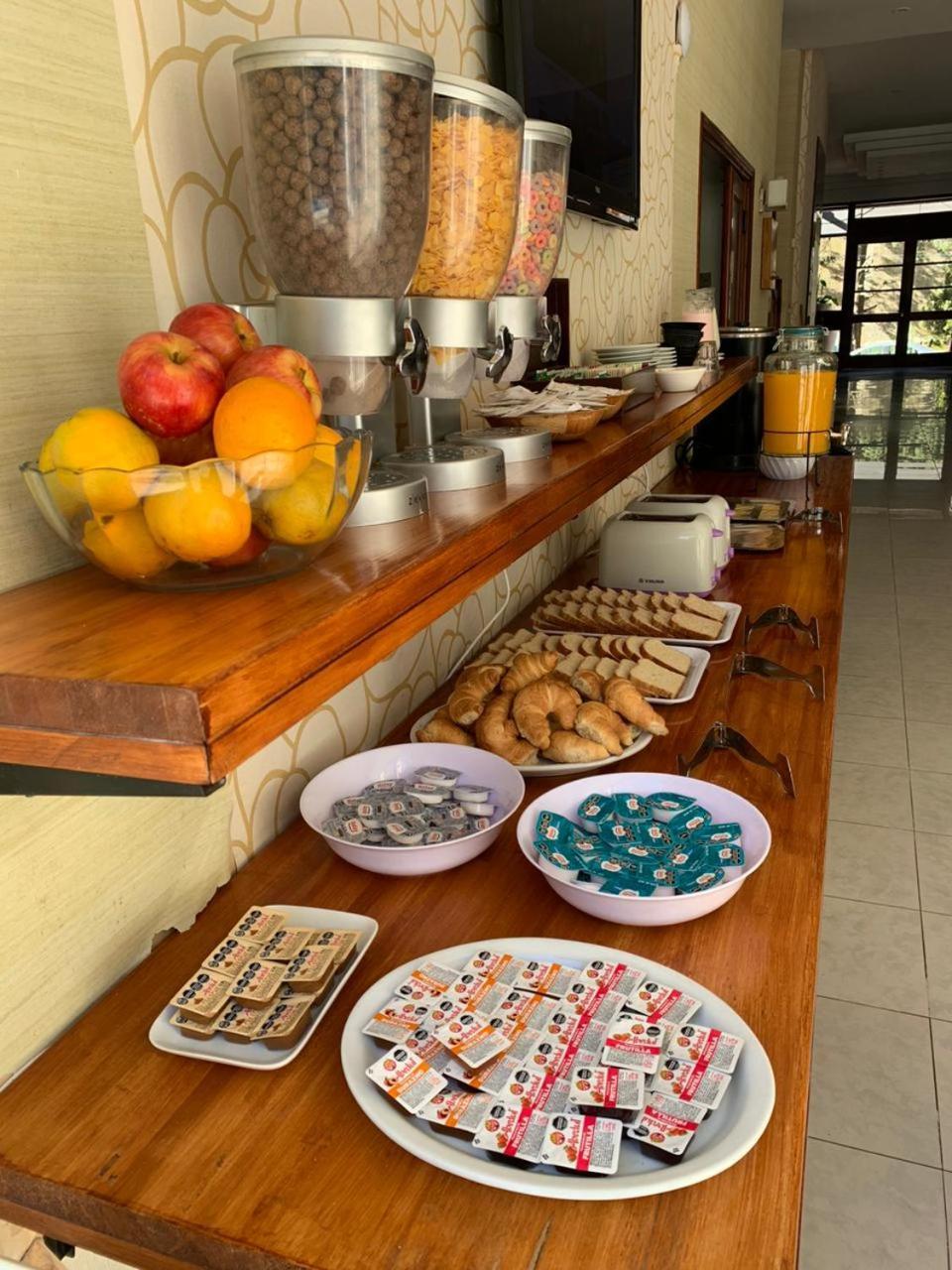 Bagu Pinamar Hotel Ngoại thất bức ảnh